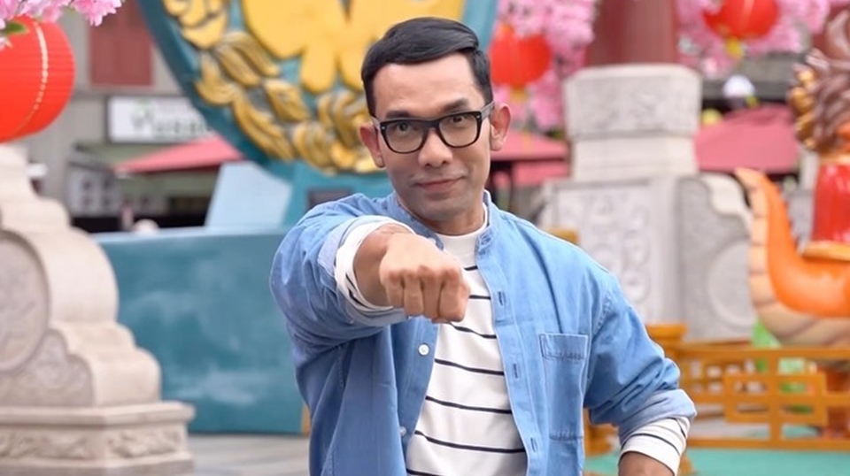 Usai Dipeluk Lisa BLACKPINK, Indra Herlambang Dilema: Mandi Gak Ya?