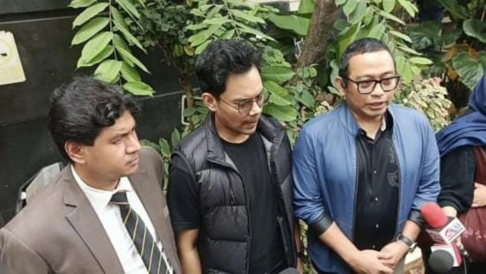 Insanul Fahmi didampingi kuasa hukum. (Indopop/Selvianus Kopong Basar)