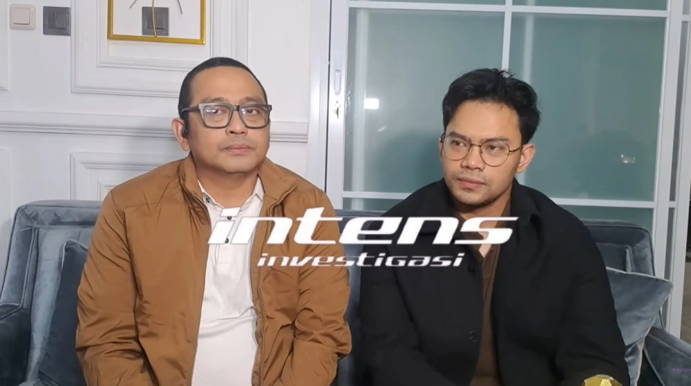 Insanul Fahmi bersama kuasa hukumnya. [YouTube]