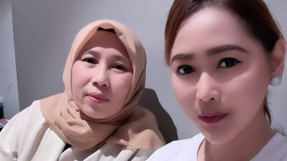 Inul Daratista Bareng Sang Ibu [Instagram]