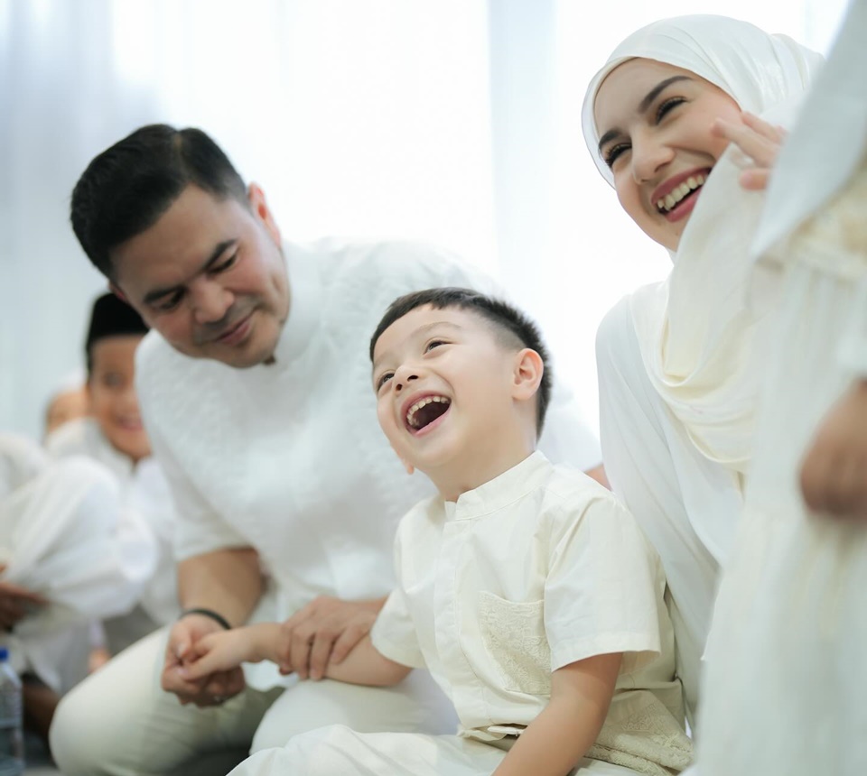 5 Potret Bahagia Irish Bella Dengan Suami Baru Bikin Adem