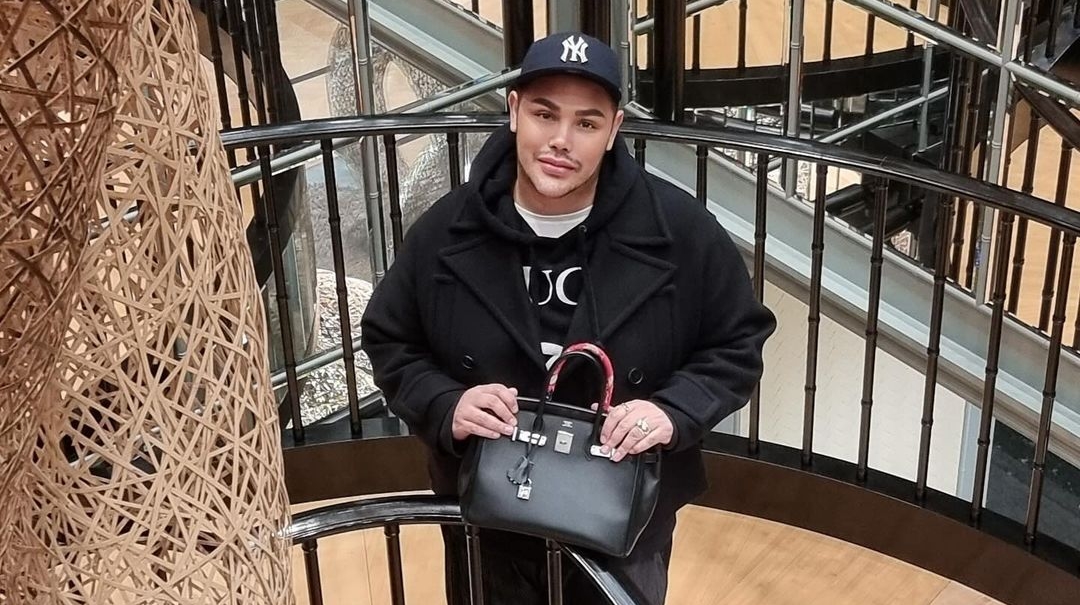 Dituding Punya Payudara, Ivan Gunawan: Pake Mahkota aja Dikomplain