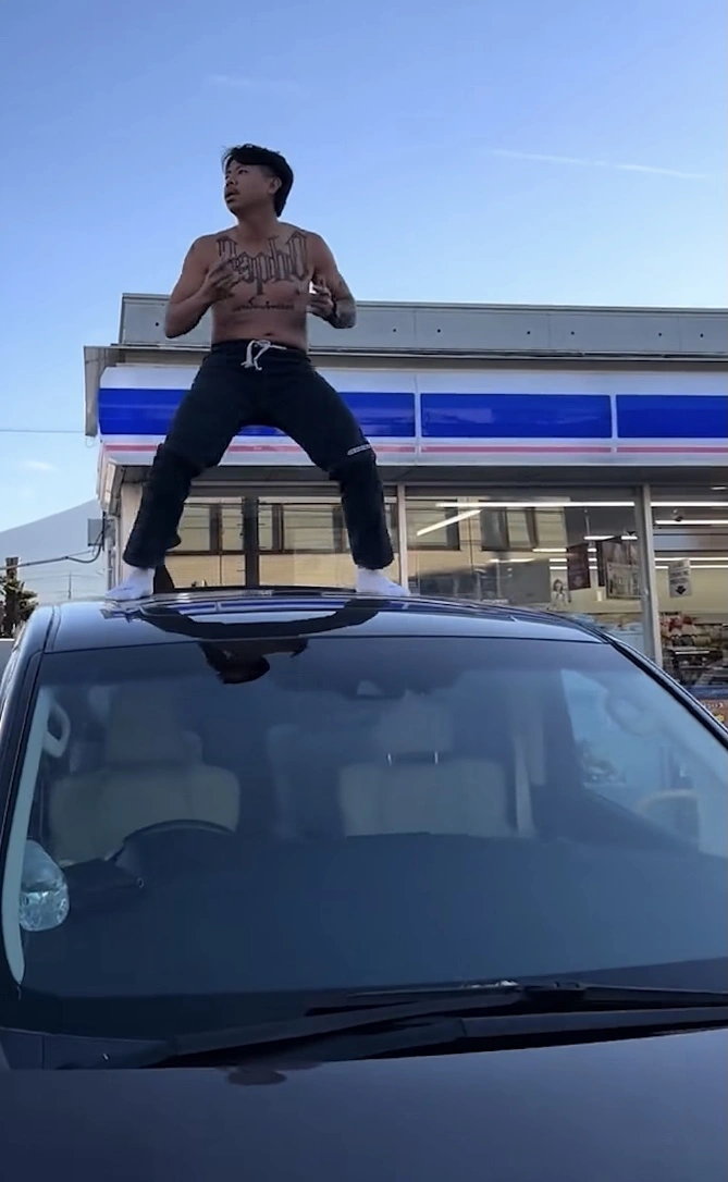 Jack Papho Saat Joget Di Spot Wisata Gunung Fujiyama 1 (Instagram)