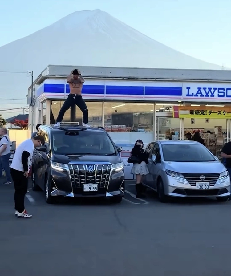 Jack Papho Saat Joget Di Spot Wisata Gunung Fujiyama 2 (Instagram)