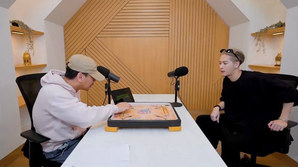 Jackson Wang Bareng Raditya Dika [YouTube]