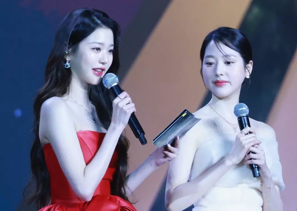 Jang Da Ah Bahas Interaksi Viral Dengan Jang Wonyoung IVE di Acara Awards