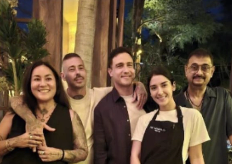 Jay Alatas Hamish Daud Dan Sabrina Alatas Dalam Sebuah Foto Bersama