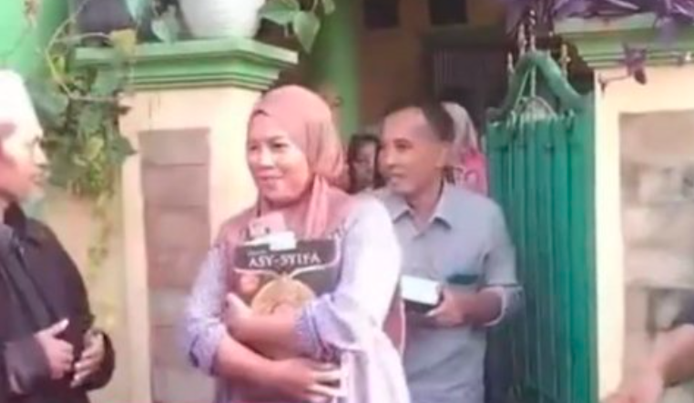 Siapa Sebenarnya Umi Cinta? Sosok di Balik Janji Surga Rp 1 Juta yang Gegerkan Bekasi