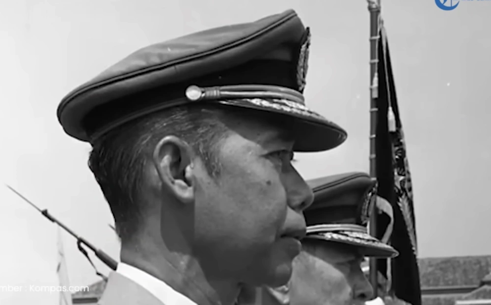 Jenderal Hoegeng Imam Santoso. [Youtube/Tribunnnews]