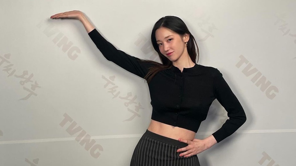 Jeon Jong Seo Tiduran di Sofa Sambil Pamer Celana Dalam, Netizen Murka