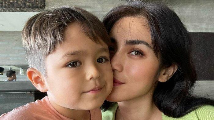 Rapor El Barack A Semua, Jessica Iskandar: Anak Mama Hebat!