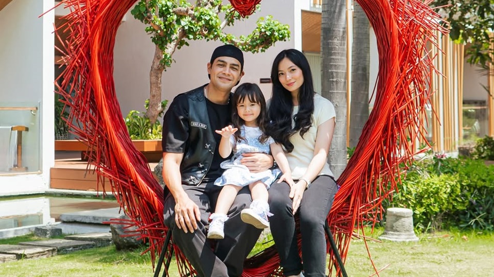 6 Potret Kompak Asmirandah Dan Sang Putri Yang Sering Rebutan Jonas Rivanno