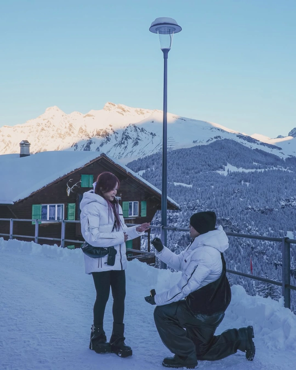 Jonathan Alden Saat Melamar Brisia Jodie Di Swiss Instagram Brisiajodie96