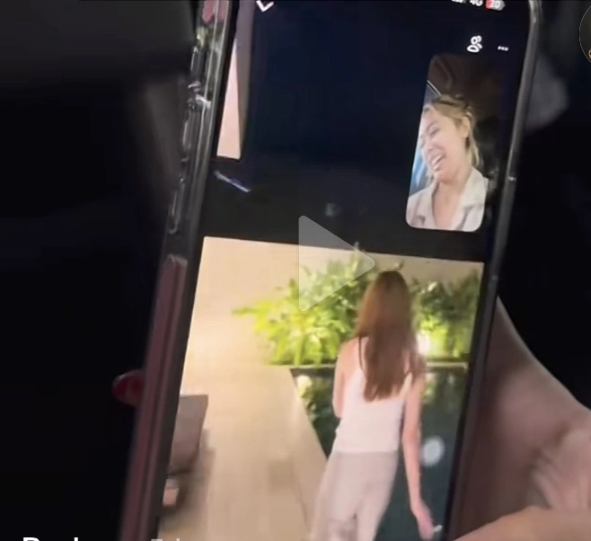 Jule Bawa Rokok Di Tangan Kanan [Tiktok]