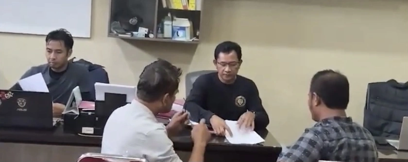 Kades Brebes Saat Diinterogasi Polisi (Youtube)