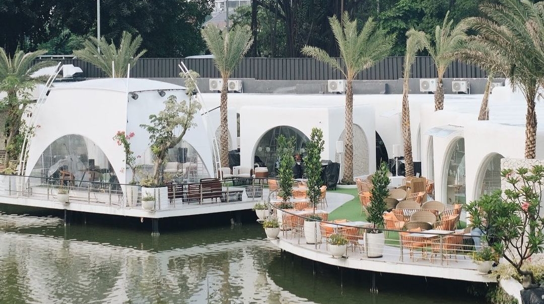 4 Kafe View Danau di Jakarta yang Buka Mulai Pagi, Bisa Nongkrong sambil Sarapan!