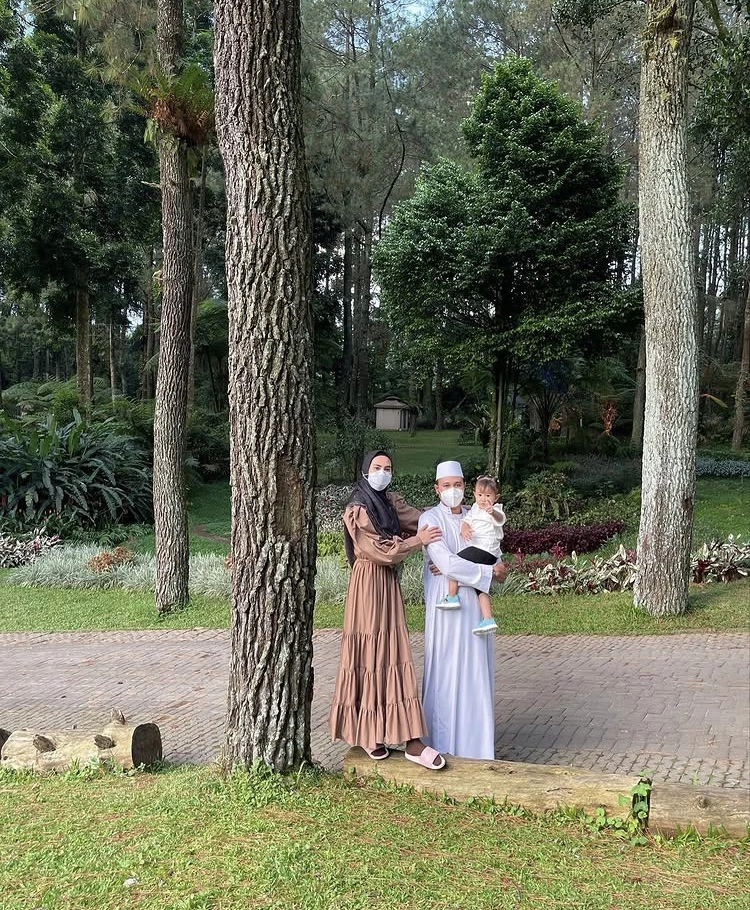 Kartika Putri Keluarganya Sedang Jalan Jalan (Instagram)