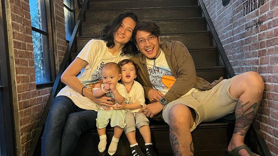 Dimas Anggara Dampingi Nadine Chandrawinata Baptiskan Anak Kedua, Peran Sebagai Suami Disentil