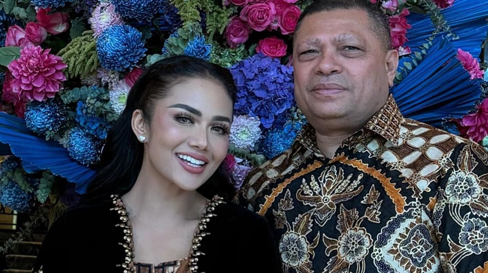 Posisi Duduk Kris Dayanti dan Raul Lemos di Lamaran Azriel dan Sarah Bikin Salfok