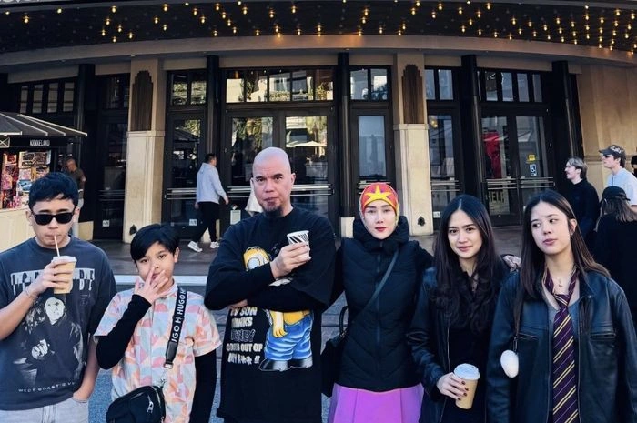 Keluarga Ahmad Dhani Dan Mulan Jameela [sumber: Instagram Ahmaddhaniofficial]