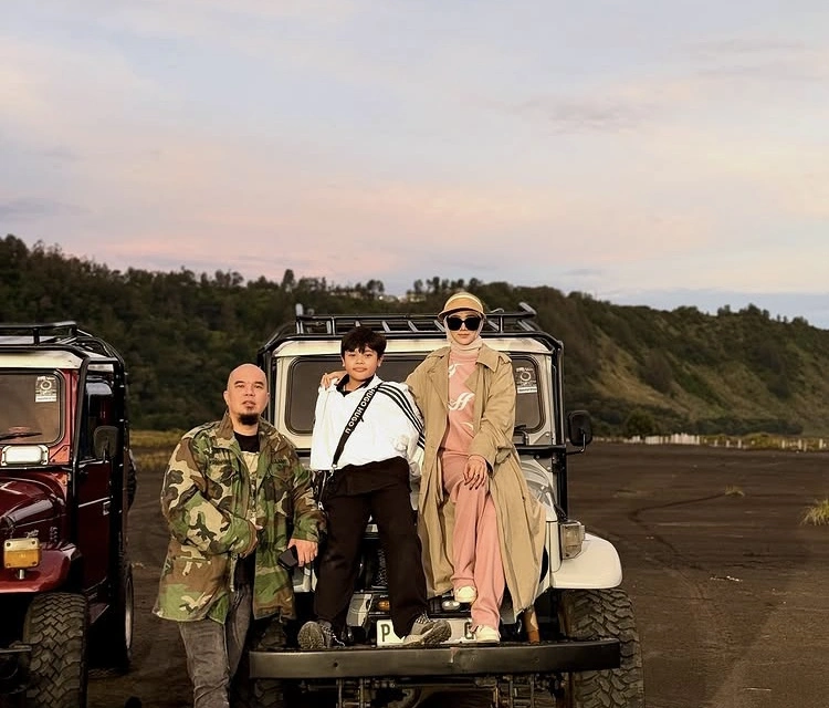 Keluarga Ahmad Dhani Di Bromo Tengger Semeru Jawa Timur (Instagram)