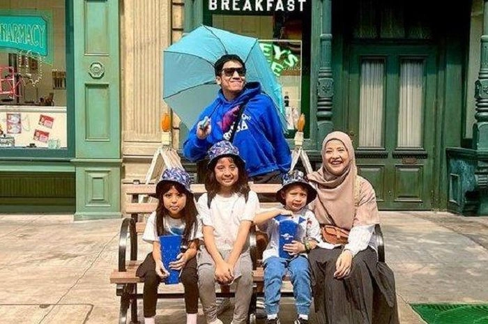 Keluarga Desta Dan Natasha Rizky [sumber: Instagram Desta80s]