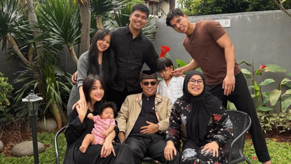 Keluarga besar Fuji. [Instagram]