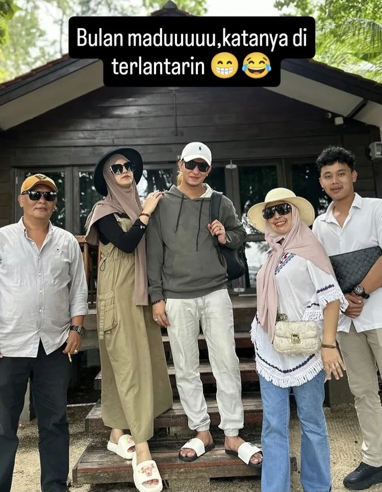 Keluarga Helwa Bachmid Saat Diajak Jalan Jalan Oleh Bahar Bin Smith (Instagram)