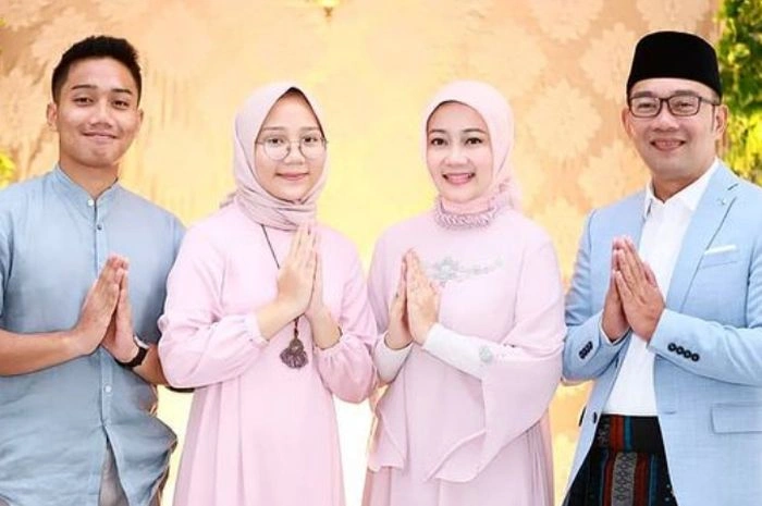 Keluarga kecil Atalia Praratya Dan Ridwan Kamil dulu. (Instagram/Emmerilkahn)