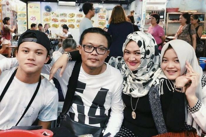 Keluarga Sule Dan Lina Jubaedah [sumber: Instagram Putridelina]