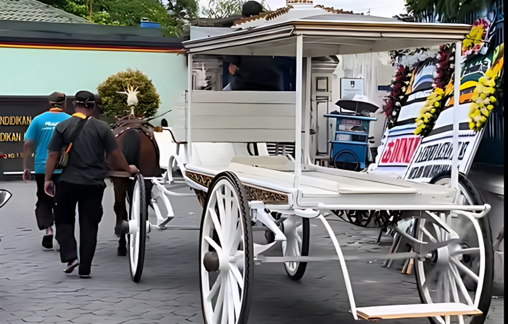 Penampakan Kereta Jenazah Keraton Surakarta untuk para Raja. [TikTok]