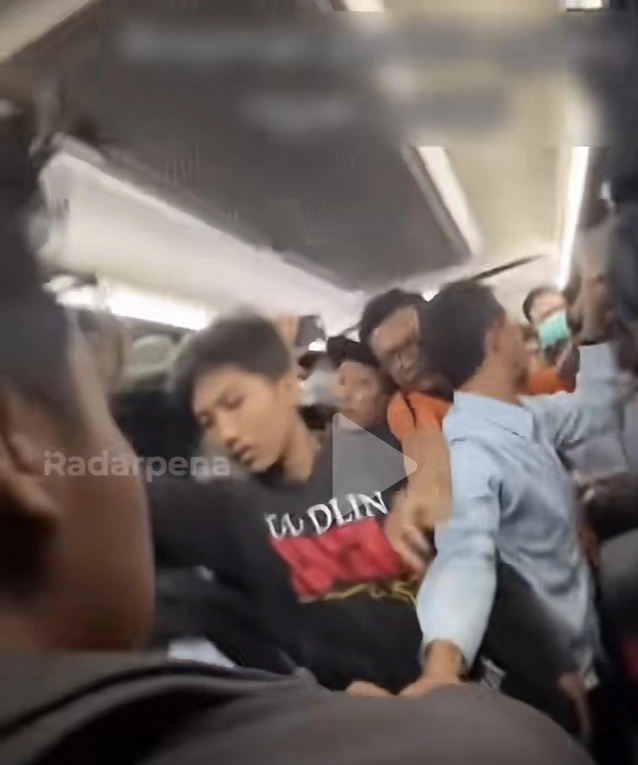 Kericuhan Di Dalam Bus Karena Otk Yang Mengaku Sebagai Nabi (Tiktok)