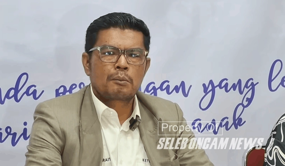 Ketua Komnas PA Agustinus Sirait memberikan keterangan terkait kedatangan Inara Rusli ke kantornya. [YouTube/Seleboncamnews]