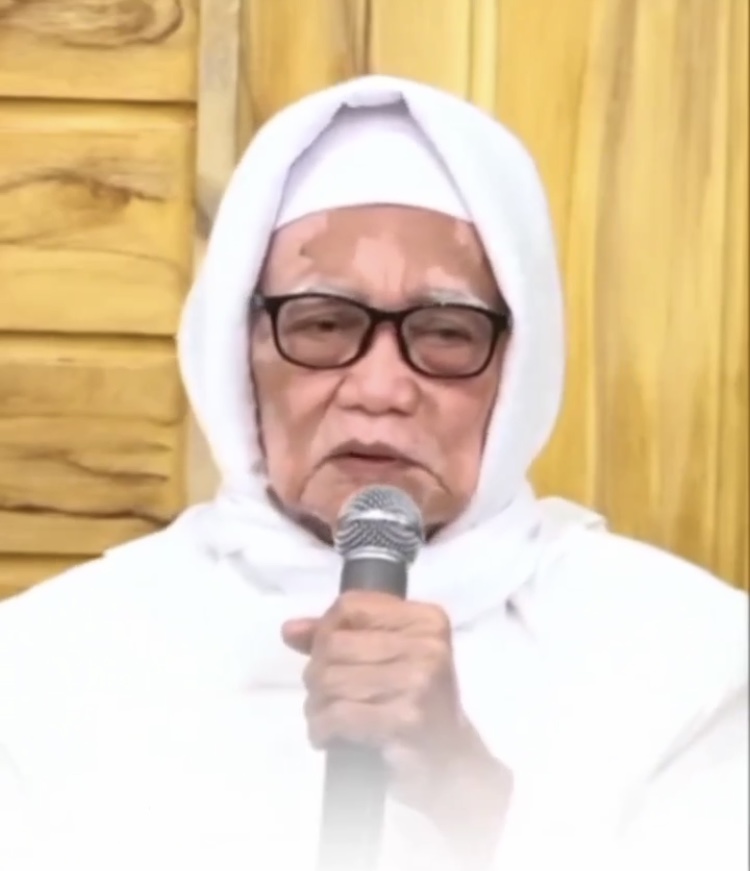 KH Anwar Mansur Saat Memberi Pengajian Untuk Para Santrinya (Instagram)
