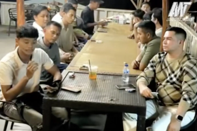 Klarifikasi Ketua Pemuda Gampong bersama Owner Dea Store atau Dea Star. [TikTok/acehworld times]