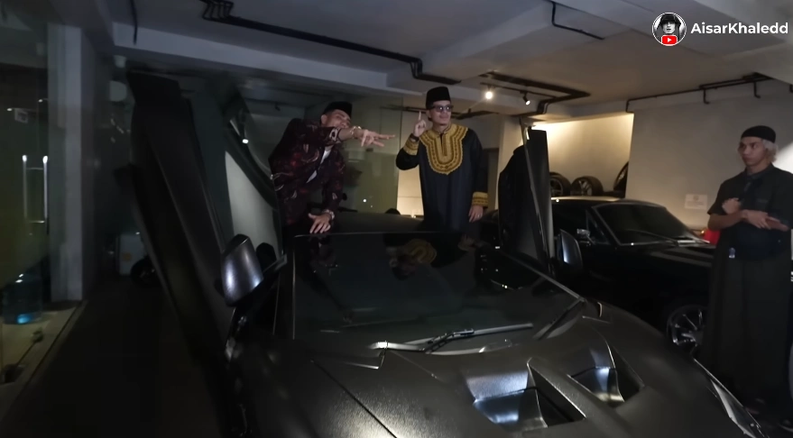 Koleksi Mobil Mewah Atta Halilintar [Sumber: Youtube]