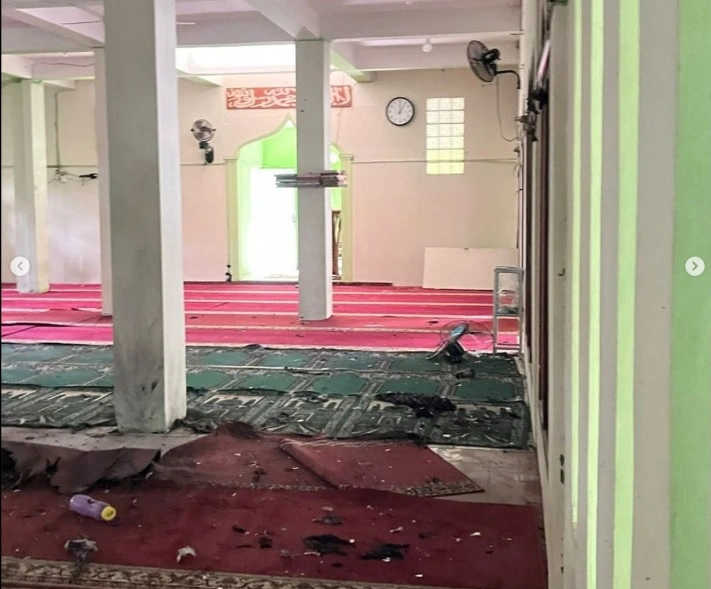 Kondisi Di Dalam Masjid Pasca Terjadi Ledakan Di Sman 72 Jakarta X Via Instagram Ftnews