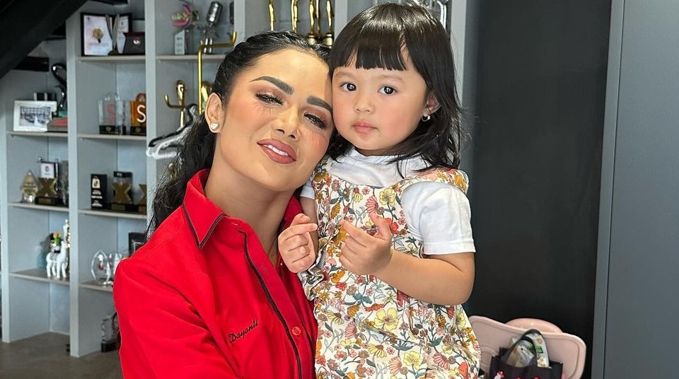 Atta Halilintar-Aurel Hermansyah Pergi Haji, Krisdayanti Ajak Ameena dan Azura Liburan