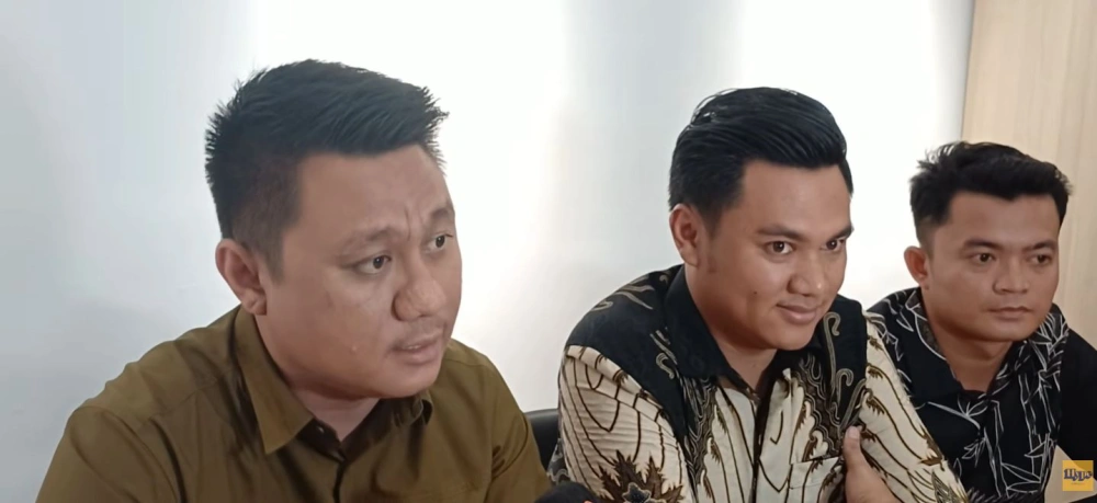 Kuasa Hukum Beberkan Kondisi Rully Usai Digugat Cerai [sumber: Youtube Hype]