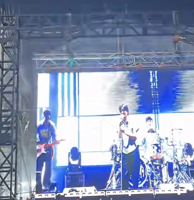 Layar Besar Di Belakang Panggung Yang Sound Nya Dikeluhkan Jelek (Tiktok)