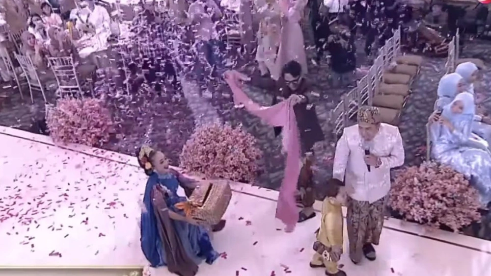 Momen saat Abang L mengumumkan calon adiknya yang ternyata berjenis kelamin perempuan. [YouTube]