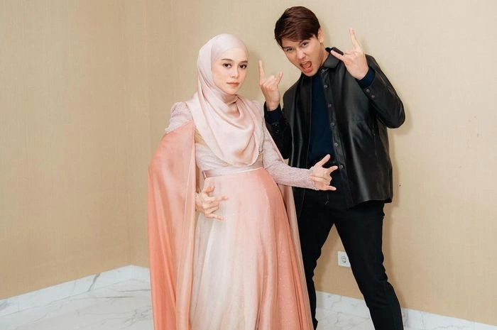 Lesti Kejora yang masih bekerja meski hamil besar. (Instagram/Rizkybillar)