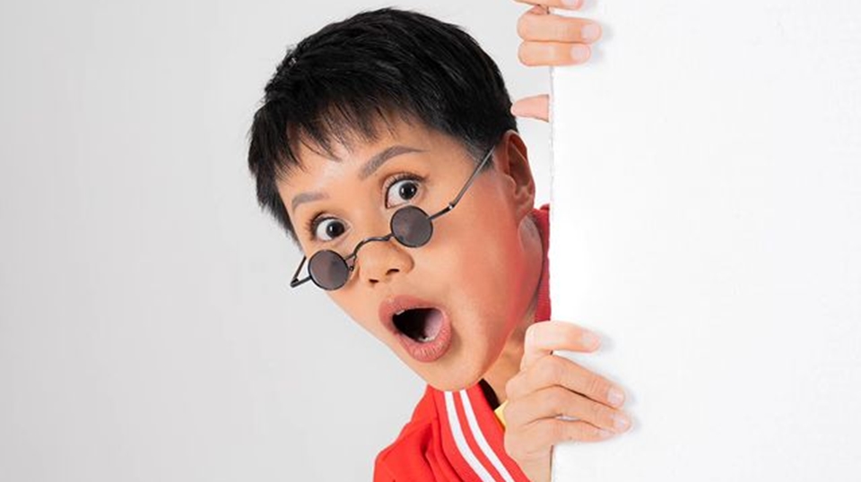 Cuma Perkara Baju Kodok, Lia Waode Gelontorkan Puluhan Juta Rupiah