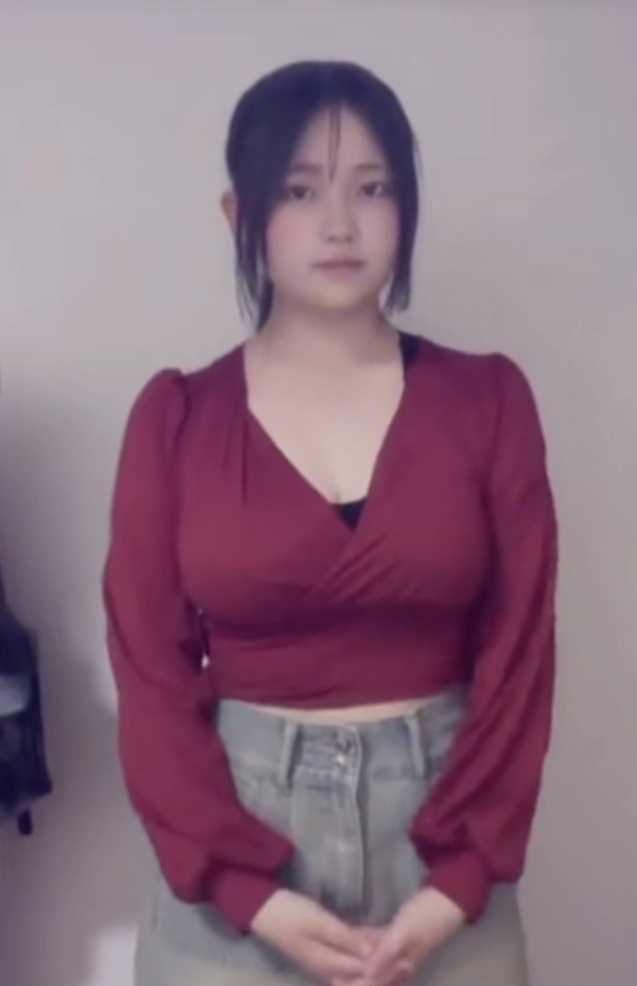 Link Chindo Jaket Adidas Versi 2 Ganti Blouse Merah Maroon. [TikTok]