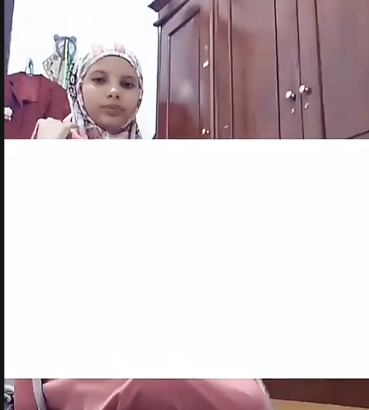 Mukena pink yang lagi viral. [TikTok]