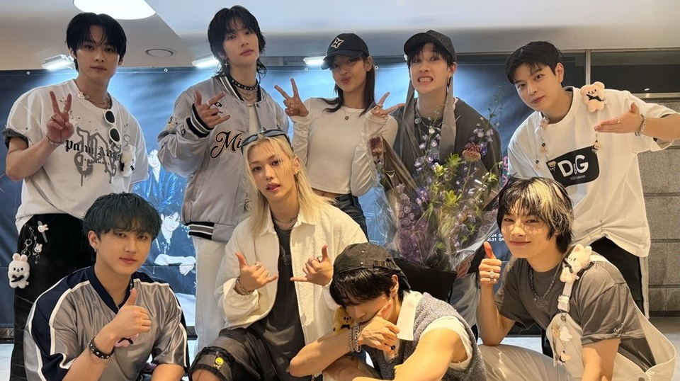 Lisa BLACKPINK Pamer Dukungan ke Stray Kids