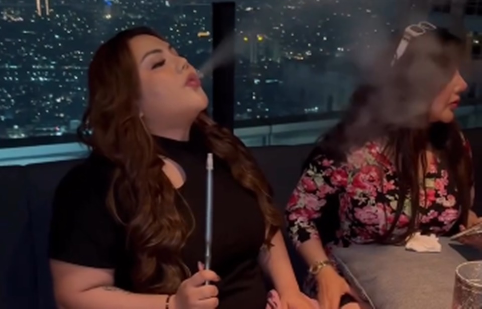 Lisa Mariana Pamer Kehidupan Malam Bikin Geram [Instagram]
