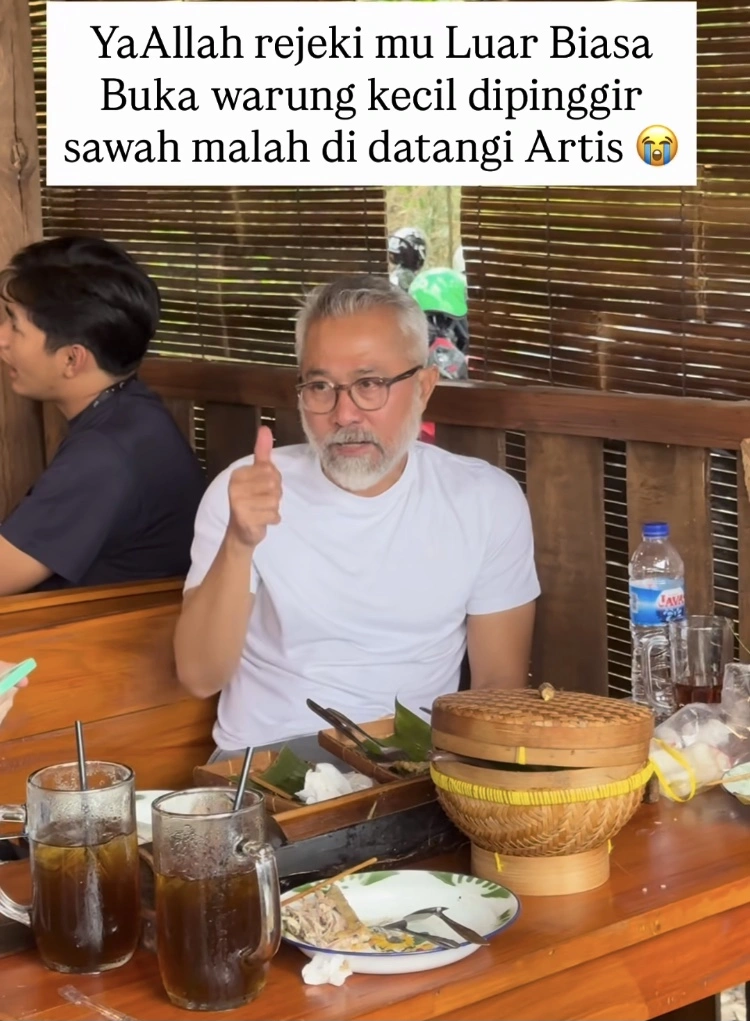 Lukman Sardi Saat Mampir Makan Di Warung Kinasih (Instagram)