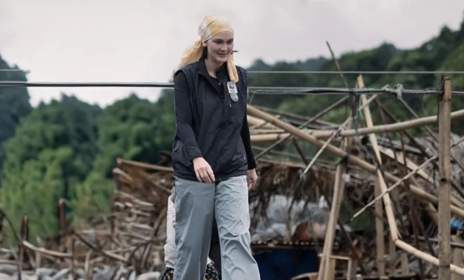 Luna Maya di Aceh. [Instagram/!@lunamaya dan @wwf]