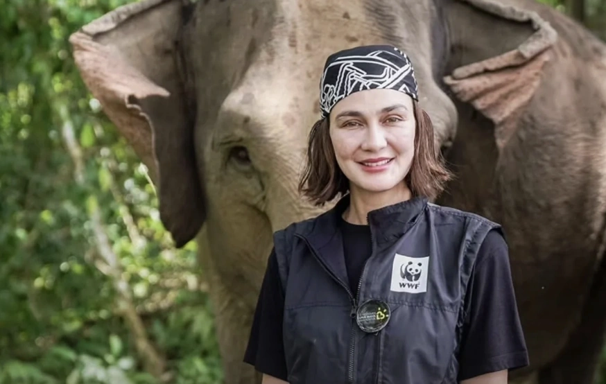 Luna Maya di Aceh. [Instagram/!@lunamaya dan @wwf]